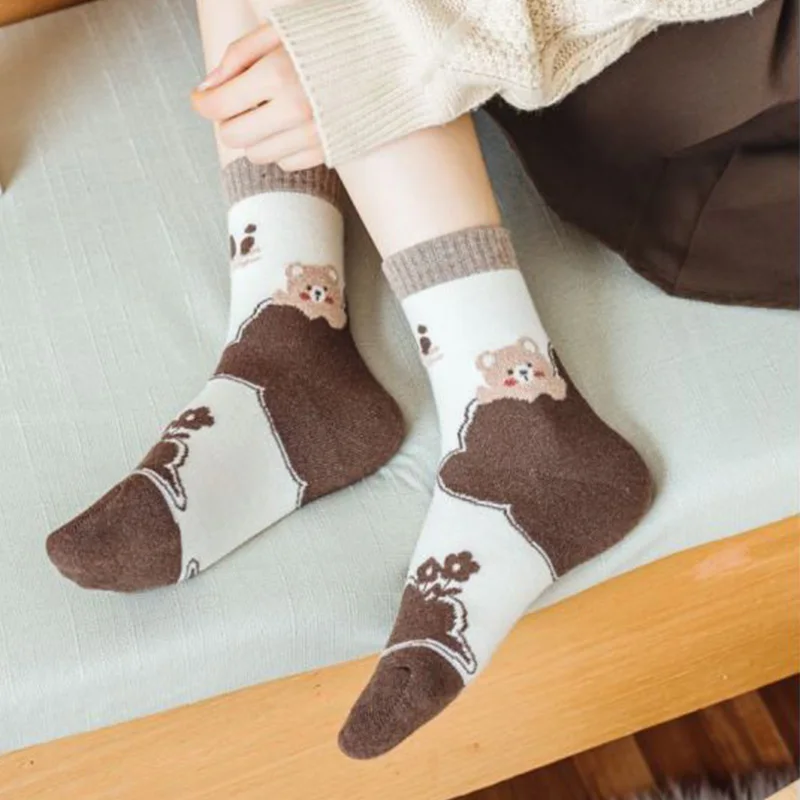 5 Pair Vintage Print Winter Wool Socks Women Long Thicken Keep Warm Socks Cold Resistance Female Style Leg Warmers Street Luxury