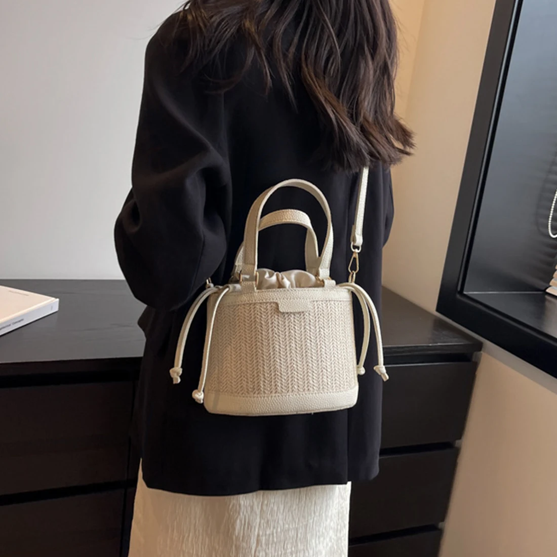 New Straw Braid Crossbody Bucket Bag Summer Fashion Niche Design Adjustable Strap Shoulder Bags For Women Vintage Bohemian Style