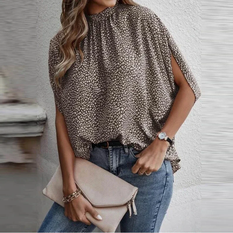 Женская блузка с коротким рукавом круглым вырезом и принтом