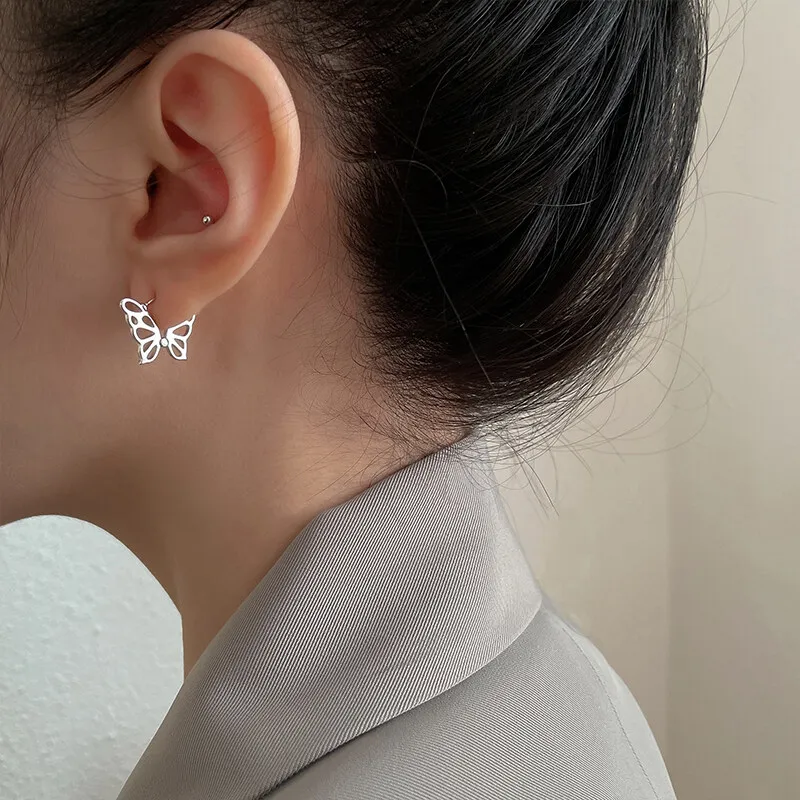 

Retro Style Three-dimensional Butterfly Earrings for Women Hollow Butterfly Ear Studs Students Exquisite Birthday Gifts