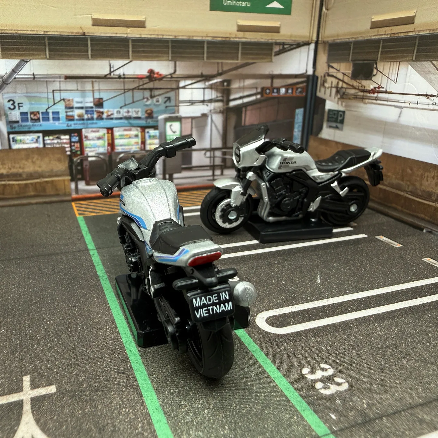 Фото Коллекционная модель мотоцикла Tomy Diecast из сплава, Honda CB1000F, ретро, масштабная, для взрослых коллекционеров, украшение для рабочего стола №4