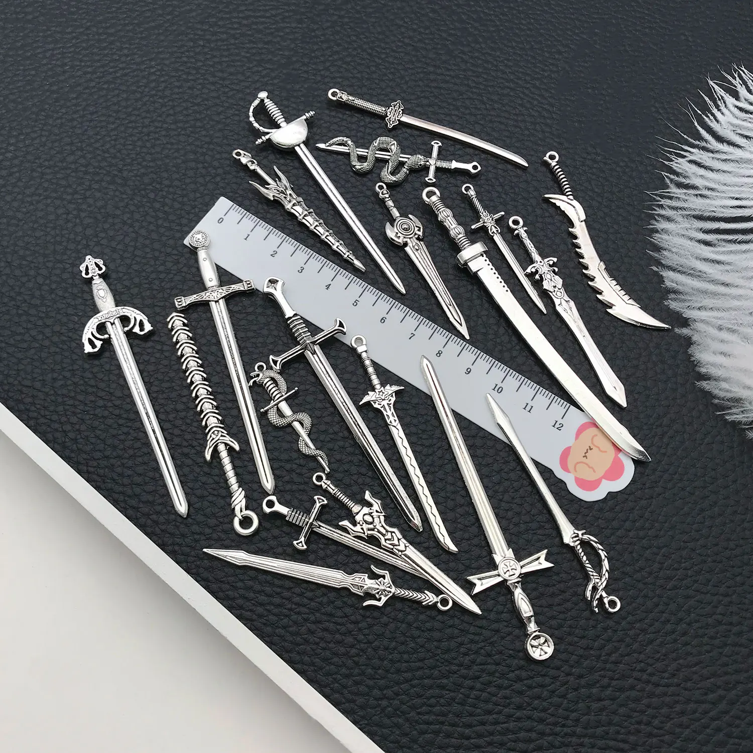 20 шт. набор закладок в виде искусственного меча для мужчин и женщин
