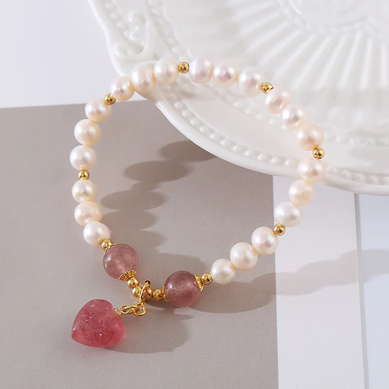 Женский браслет с клубничным кварцем и натуральным пресноводным жемчугом