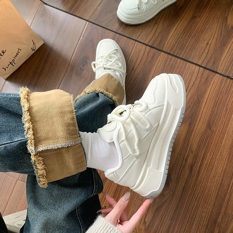 Кроссовки женские повседневные на платформе маленькие кроссовки белого цвета