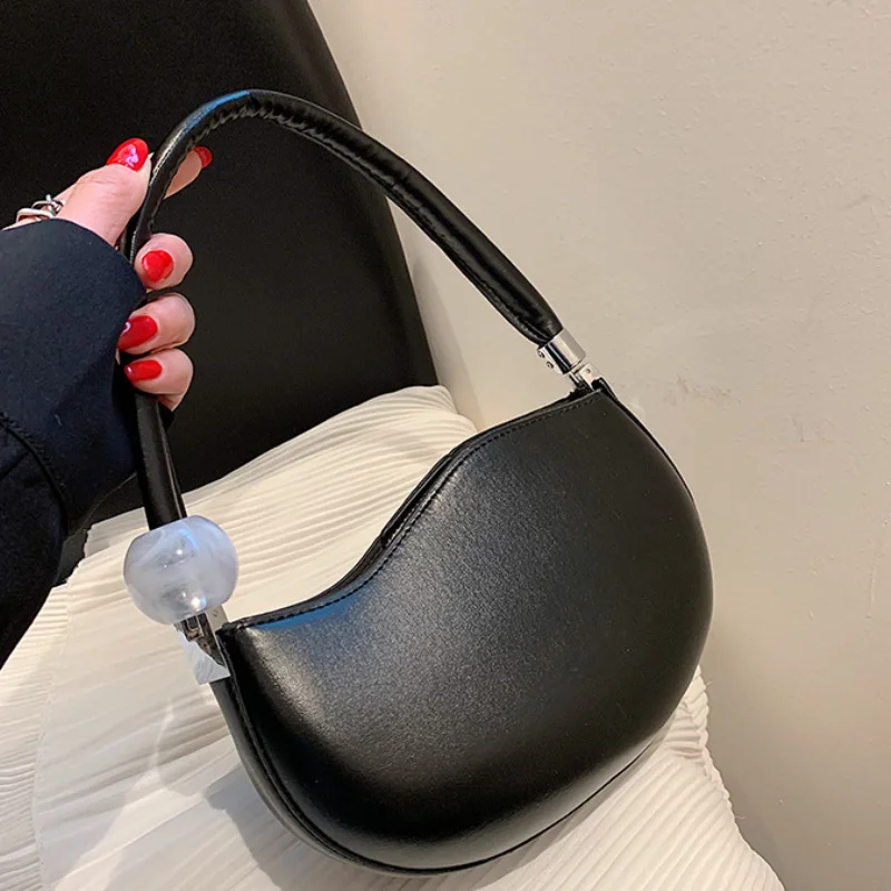 

Fashion PU Saddle Bag Portable Semicircle Female Temperament One Shoulder Female New Simple Handbag Clutch Bag