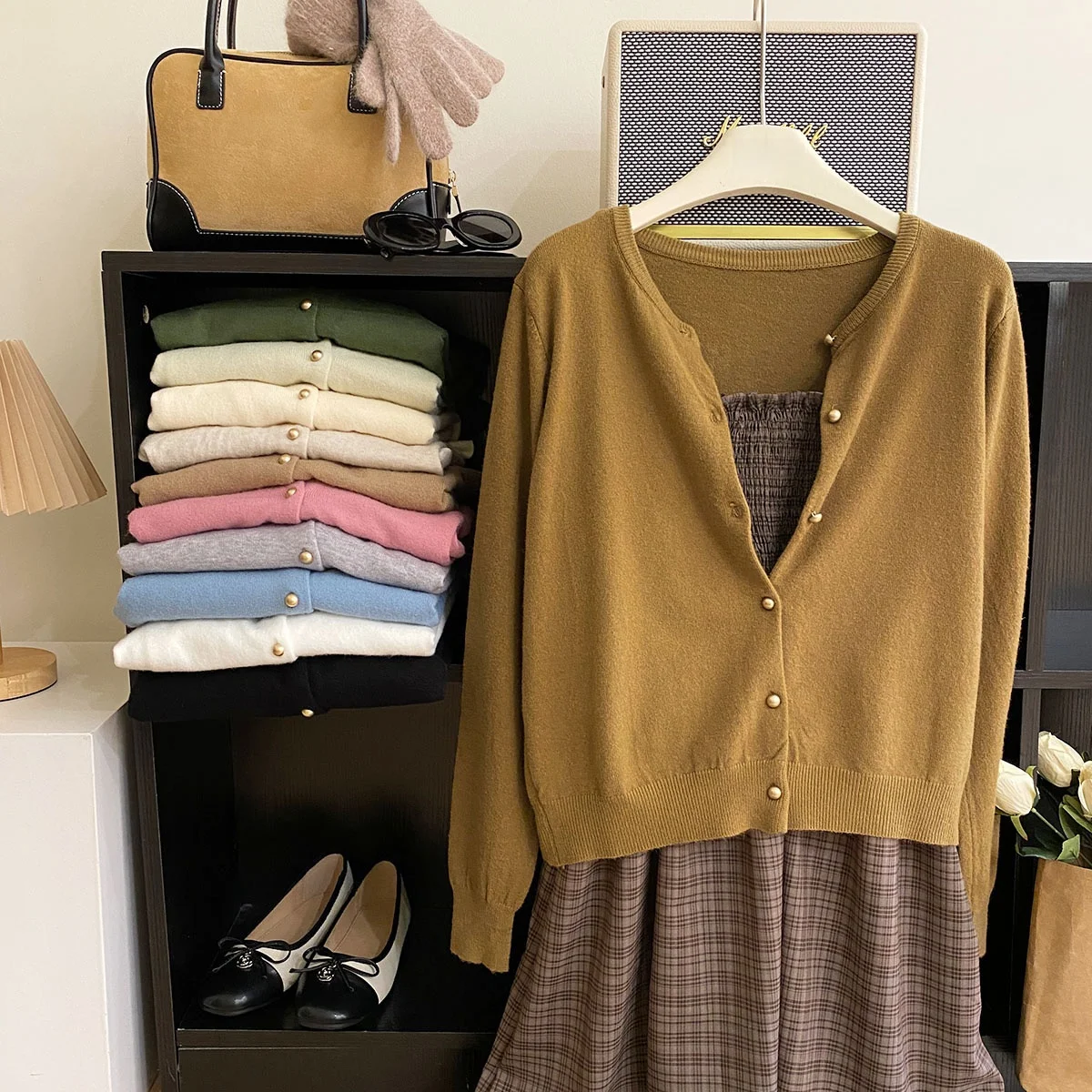 Простой вязаный кардиган с круглым вырезом в стиле ретро маленький золотой