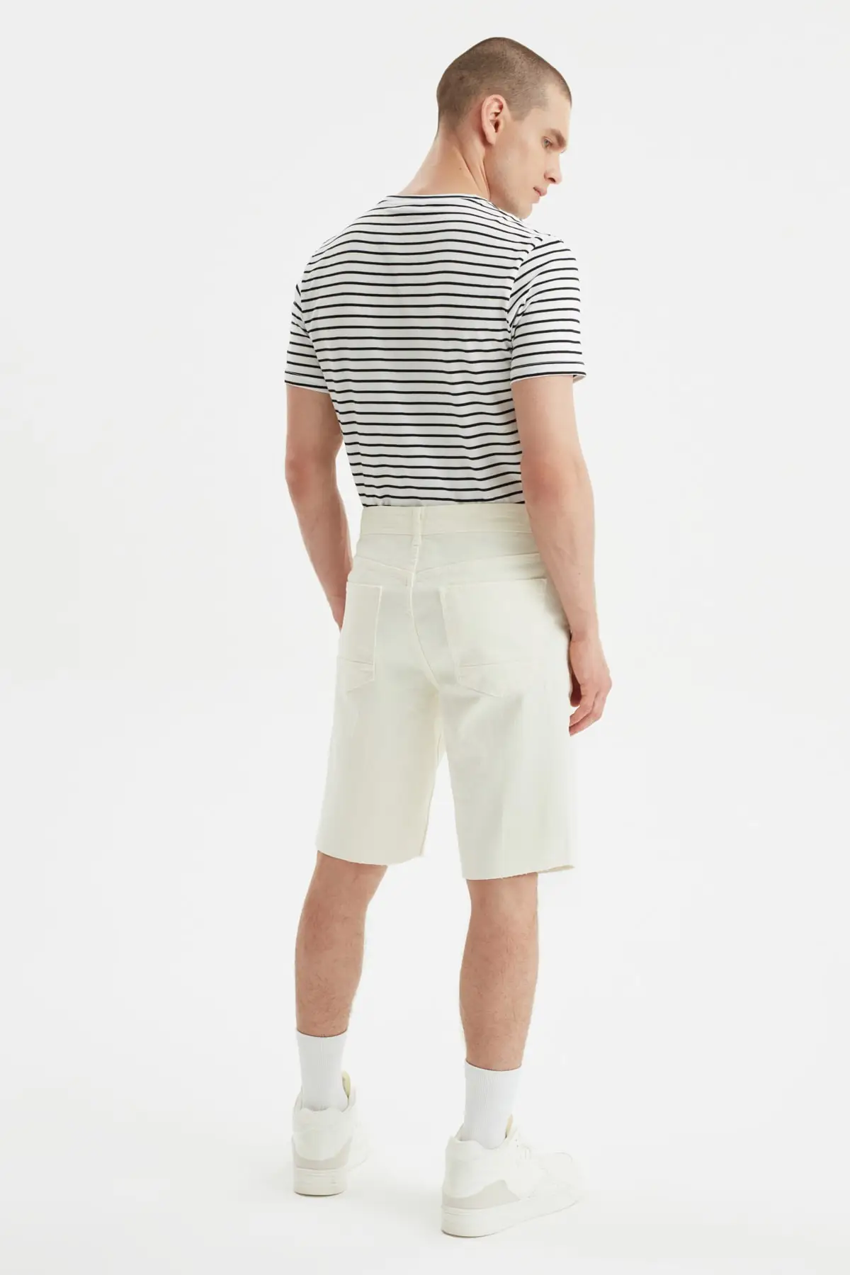 

Trendyol Male Regular Cut Trotting Denim Shorts & Bermuda TMNSS21SR0373