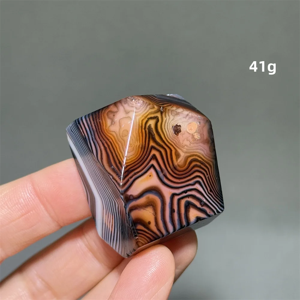 

Черный полосатый агат