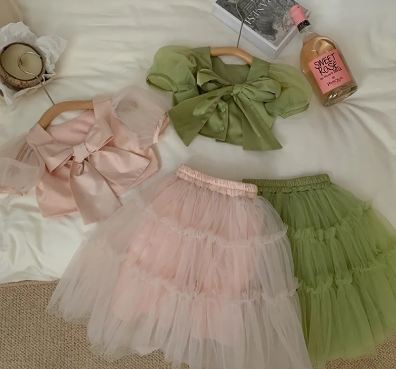

Retail 2023 New Baby Girls Korea Summer Fashion Sets, Bow T-shirt + Mesh Skrits Fashion Suits Girl 2-7 T
