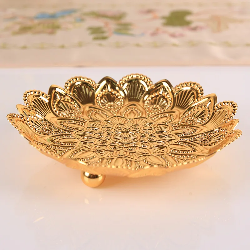 

Gold Serving Tray European Metal Charger Plate Dessert Snack Candy Tray Home Wedding Party Decor Kitchen Items Fruit Storage