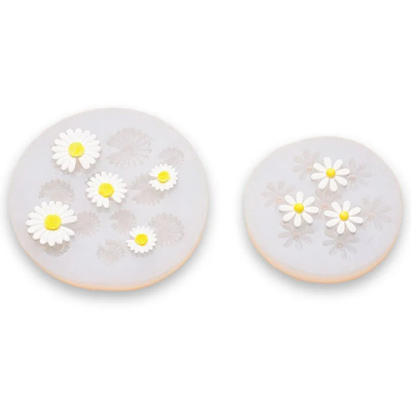 

Small daisy silicone mold DIY can be used for fondant cake chocolate drop glue decoration car pendant aromatherapy plaster