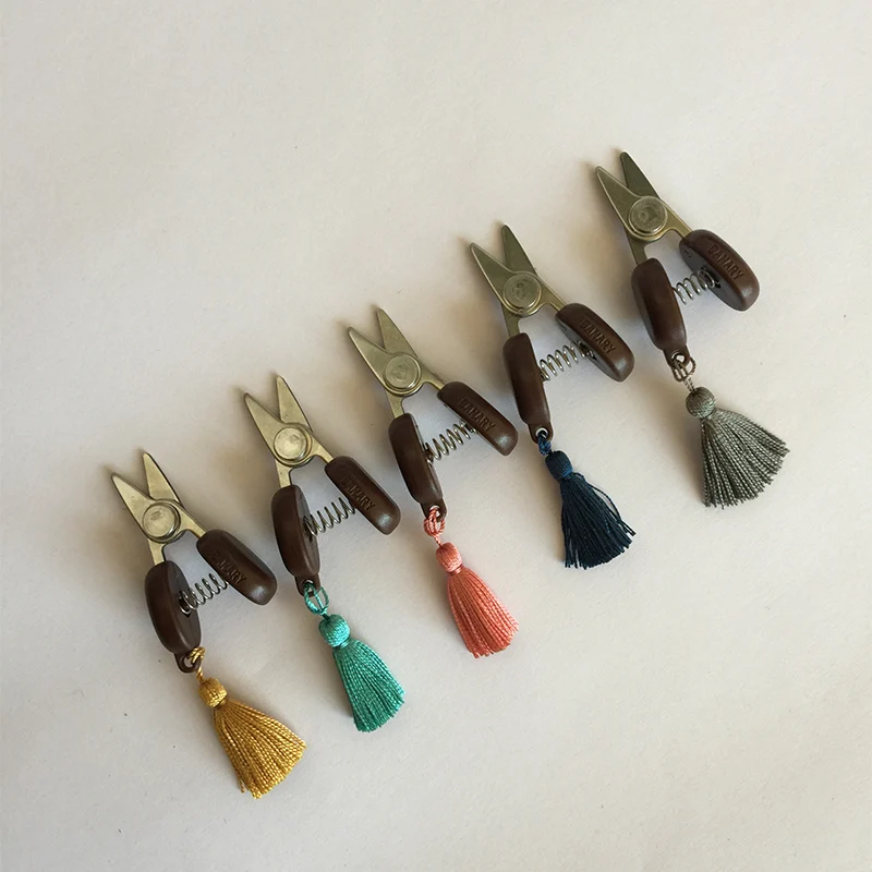 Мини-ножницы с деревянной ручкой