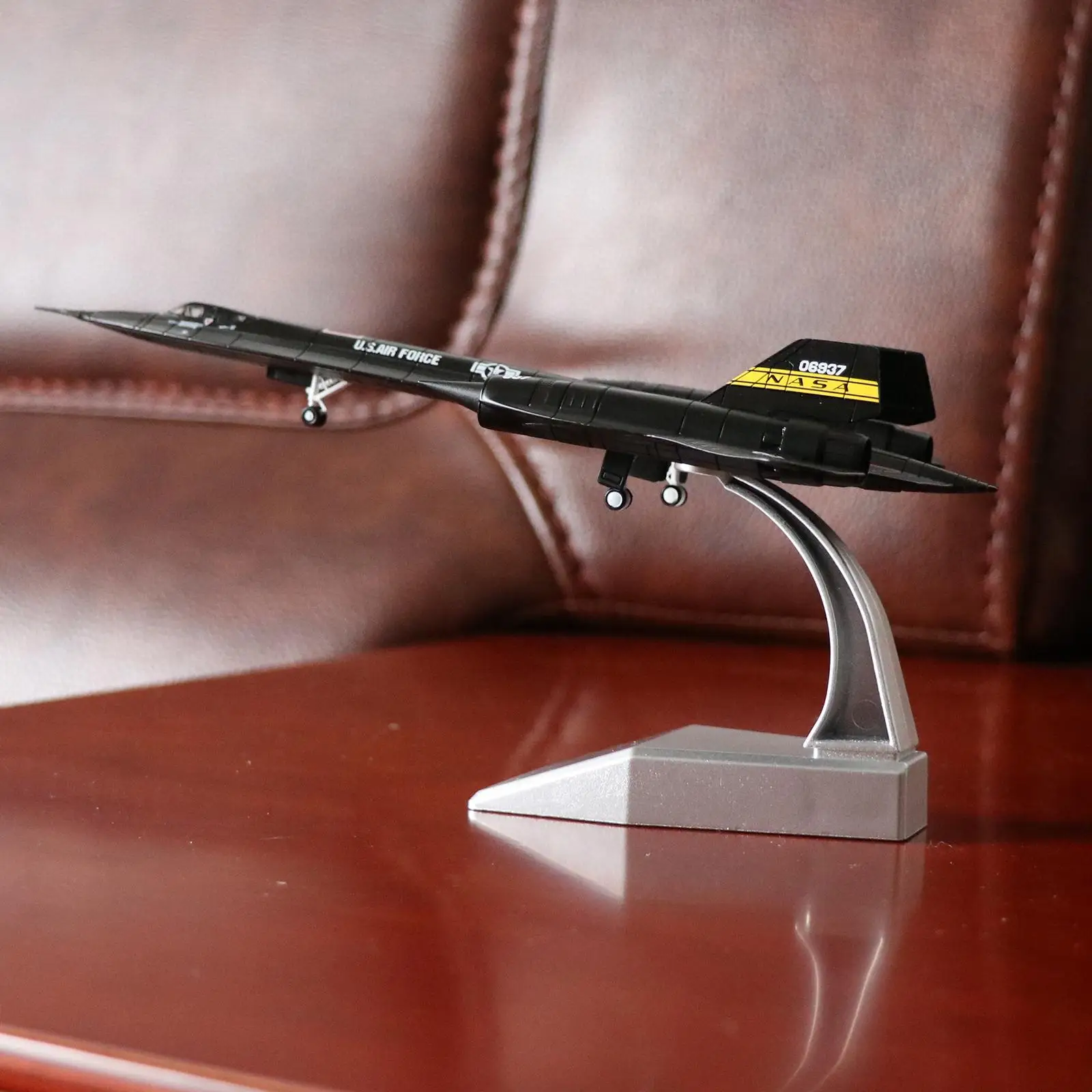 Модель модели разведывательного самолета Blackbird 71A для украшения, литые под давлением, 1/144