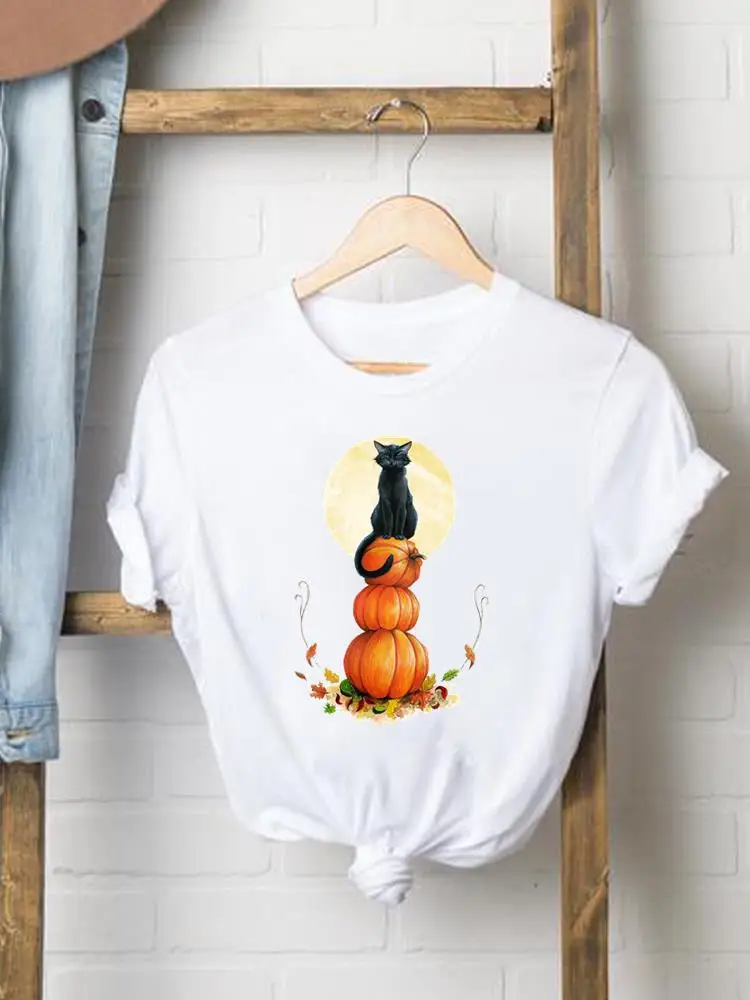 

Женская футболка с принтом кошки, акварелью и тыквой