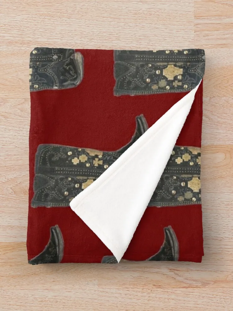 Черные ковбойские сапоги с шипами и крестиками бордовым покрытием. Зимние