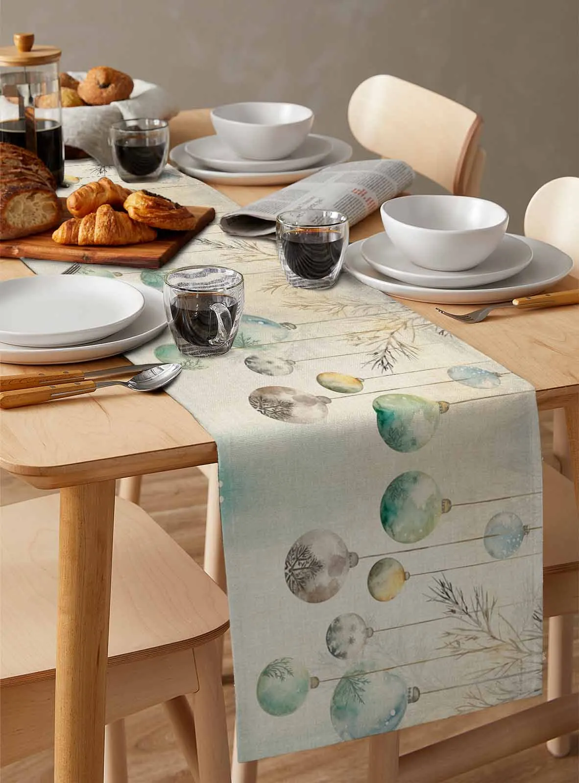 Рождественская декоративная дорожка на стол с акварельными ветвями дерева