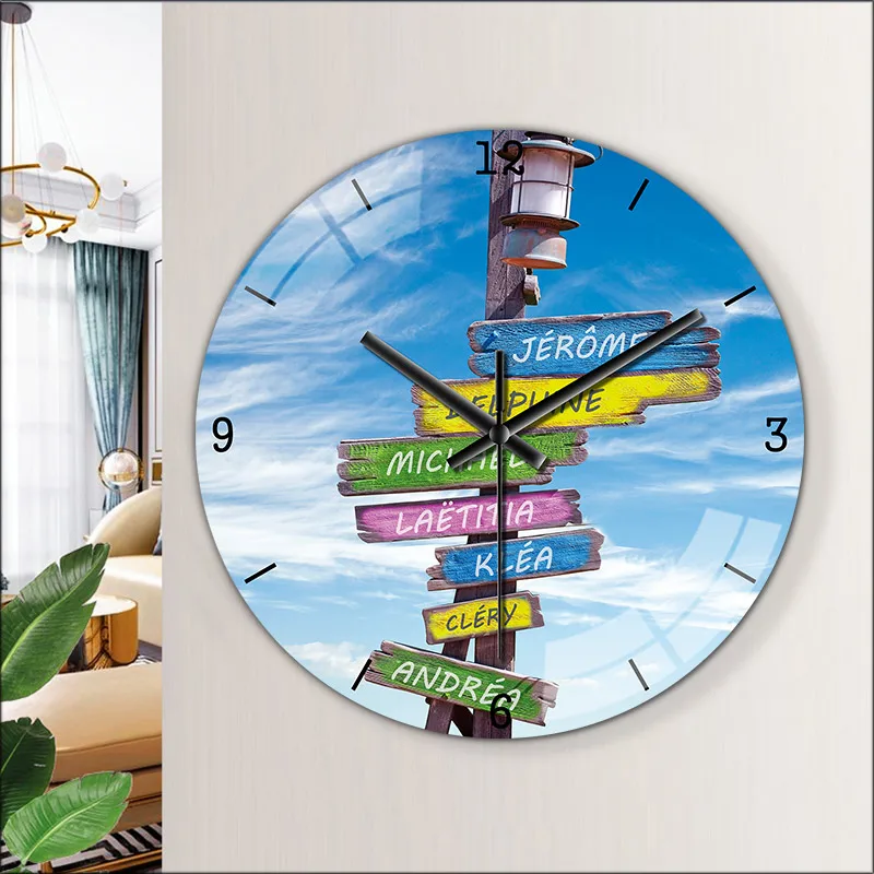 

Индивидуальные семейные подарки, настенные часы с дорожным знаком, с 3-7 именами, 12-дюймовые кварцевые бесшумные часы с надписями и памятными...