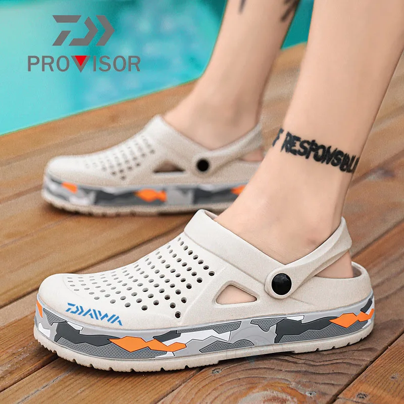 

2023 Daiwa Men Fishing Shoes Pairs of Seaside Breathable Fashionable Beach Shoes New Summer Outdoor Wading Anti-skid Hole Shoes