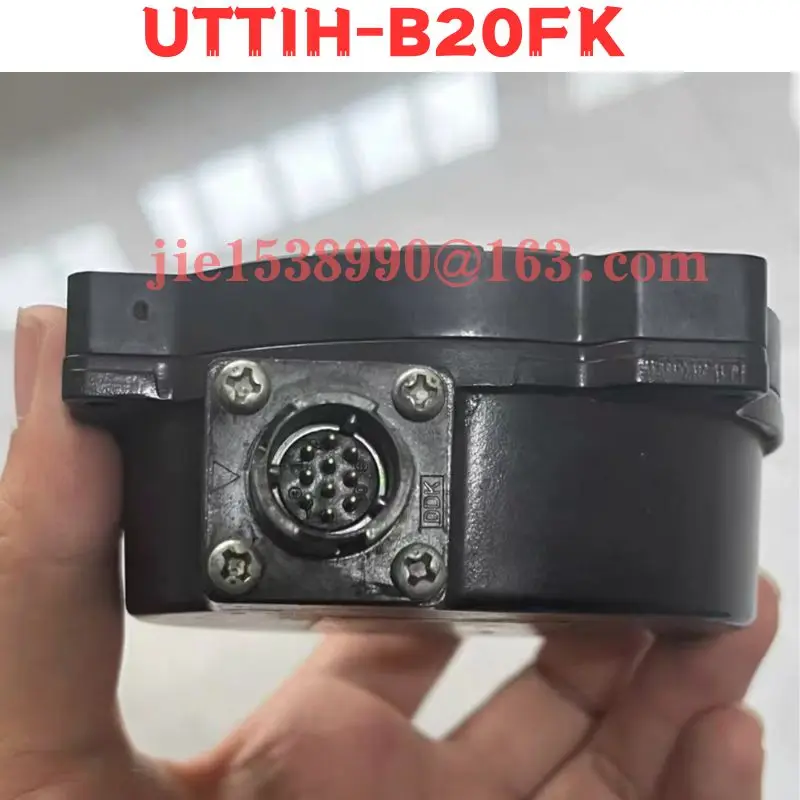 Б/у энкодер UTTIH-B20FK Нормальная функция протестировано нормально