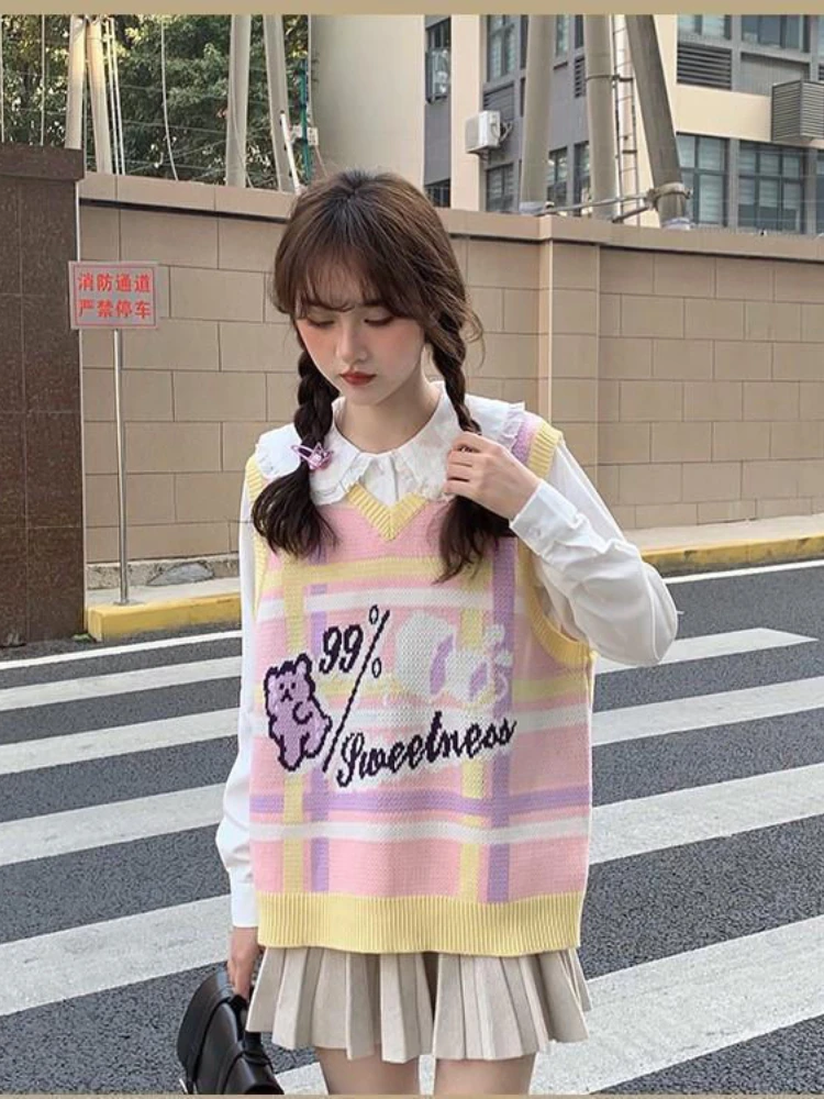 Жилет вязаный жаккардовый с V-образным вырезом без рукавов