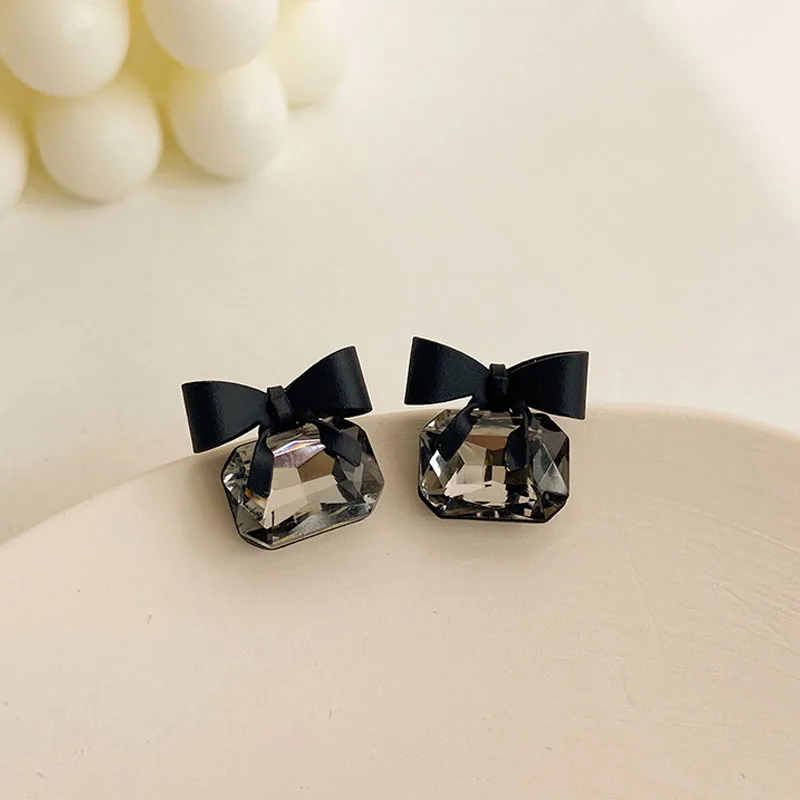 

2023 New jewelry fashion Black Color Bowknot Cube Crystal Earring Square bow Earrings for Women Pretty gift