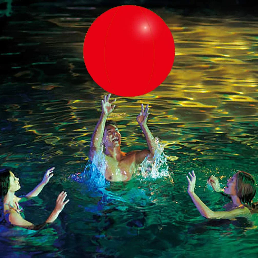 Шар плавает. Зорб на воде. Яркие шары. Плавучие светильники. Воздушные шары на воде.