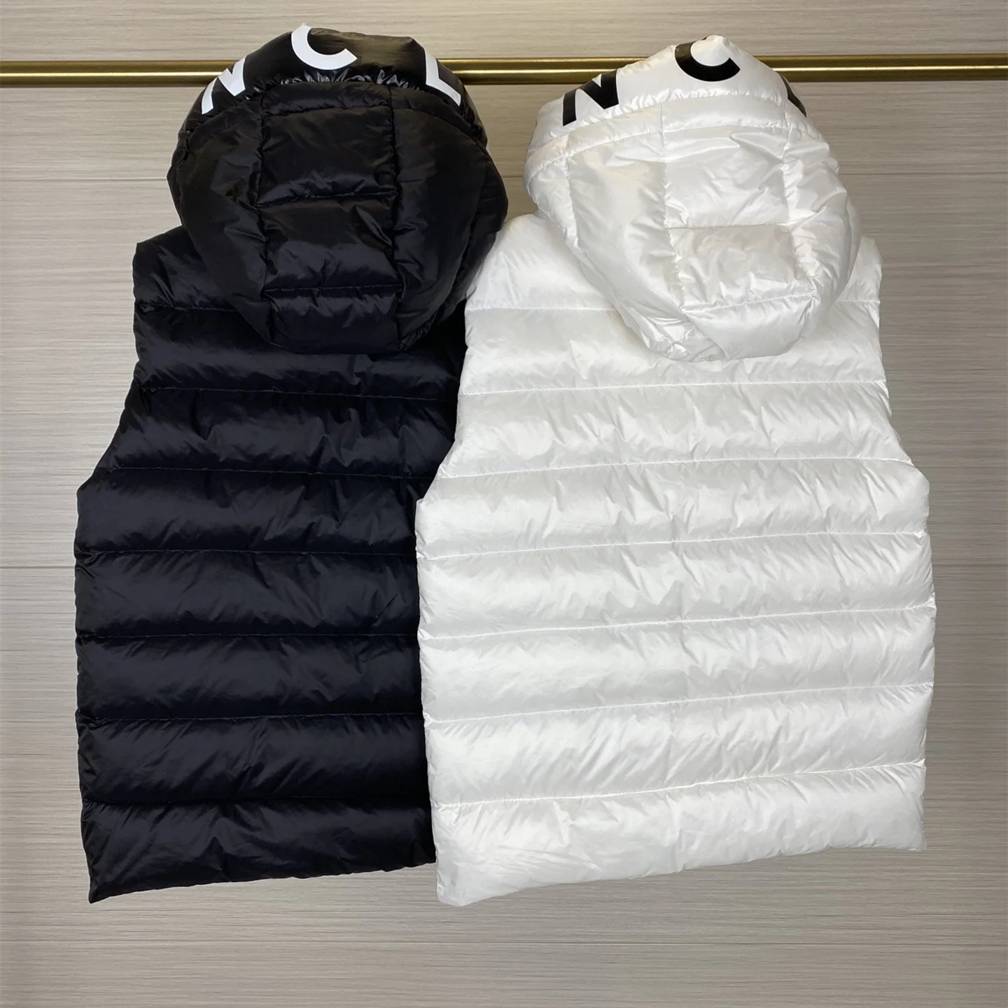 

Жилет парный на осень/зиму для мужчин и женщин, модный досуг, 95 белый утиный пух, с капюшоном, с надписью, аксессуары с четким принтом