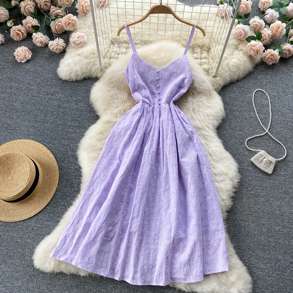 

Женское летнее платье с V-образным вырезом и цветочной вышивкой