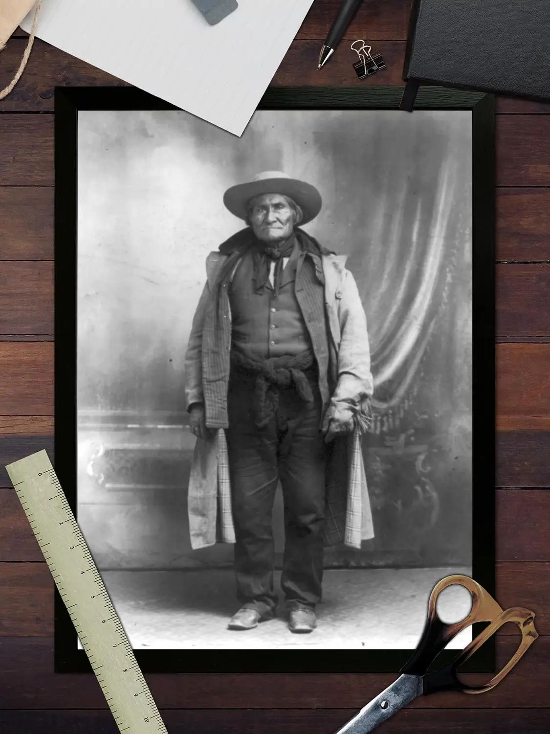 Художественный постер &quotСовременная семья&quot на холсте