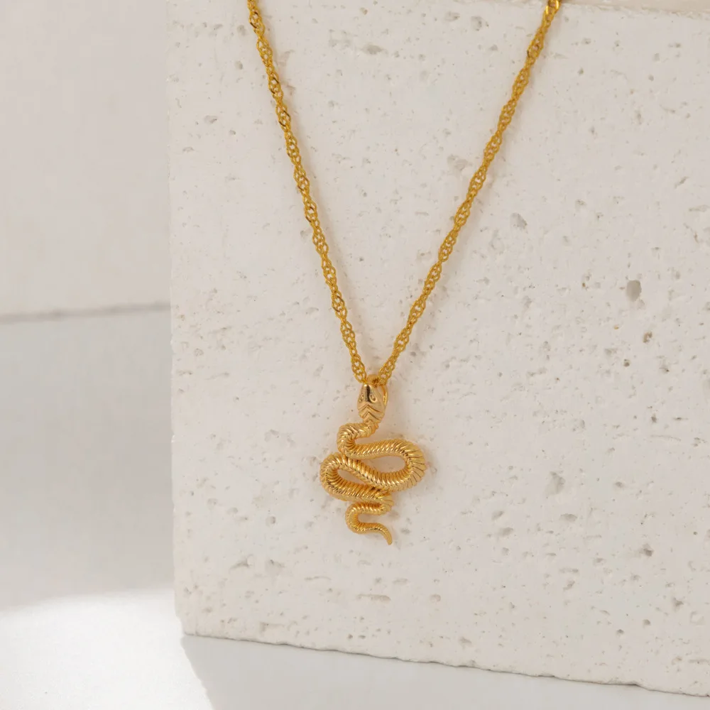 

Fashion Multicolor Cobra Pendant Necklace For Women 2023 New Exquisite Simple Ladies Neck Link Jewelry Wholesale Direct Sales