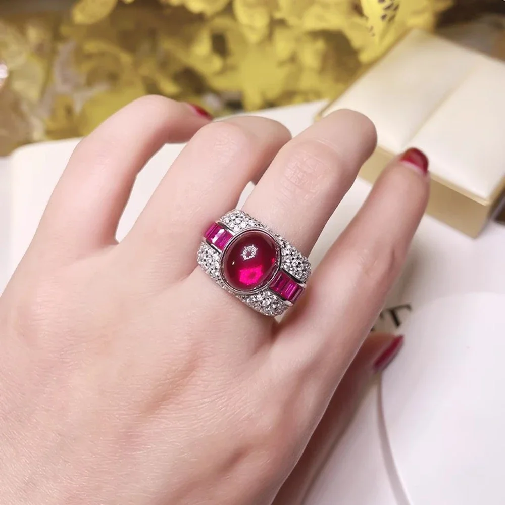 Женское кольцо с бриллиантами ювелирное изделие драгоценным камнем