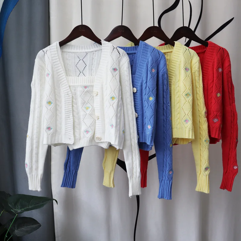 

Spring Autumn Knitting Two-Piece Suit Women Spaghetti Strap Sweater Cardigan Set Retro Embroidered Floral Single-Breasted Top