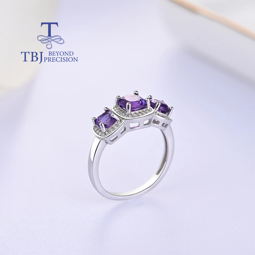 Роскошное изысканное серебряное кольцо с фианитом и натуральным