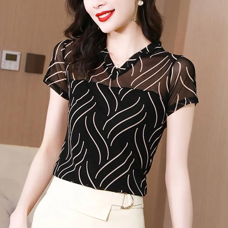 

Футболка женская с V-образным вырезом и коротким рукавом