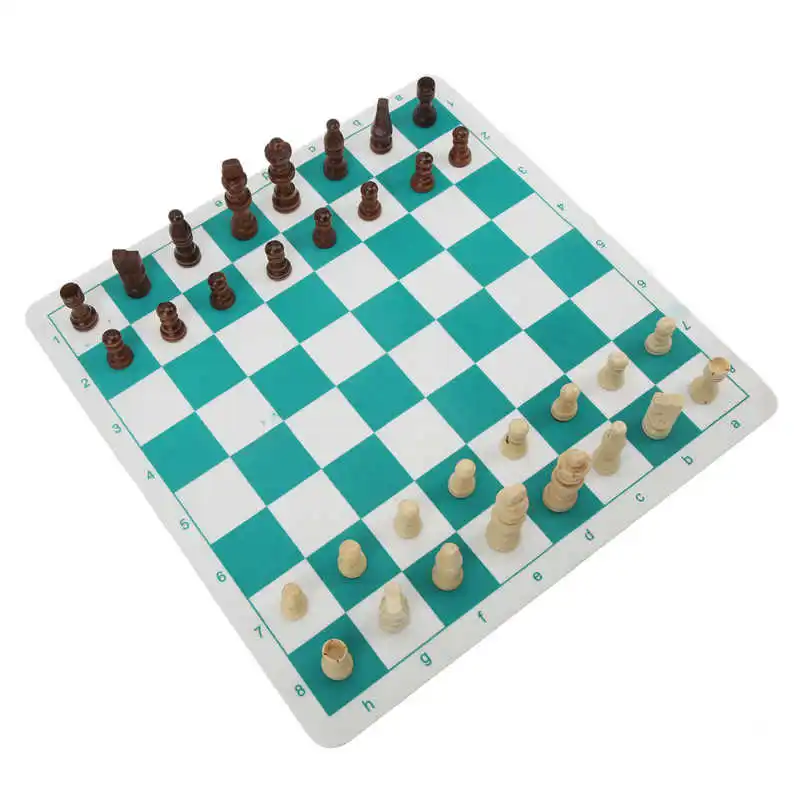 

International Chess Moderate Size Lightweight Glossy Surface Felt Bottom 2 Colors Antiskid Chess for Beginners for Home