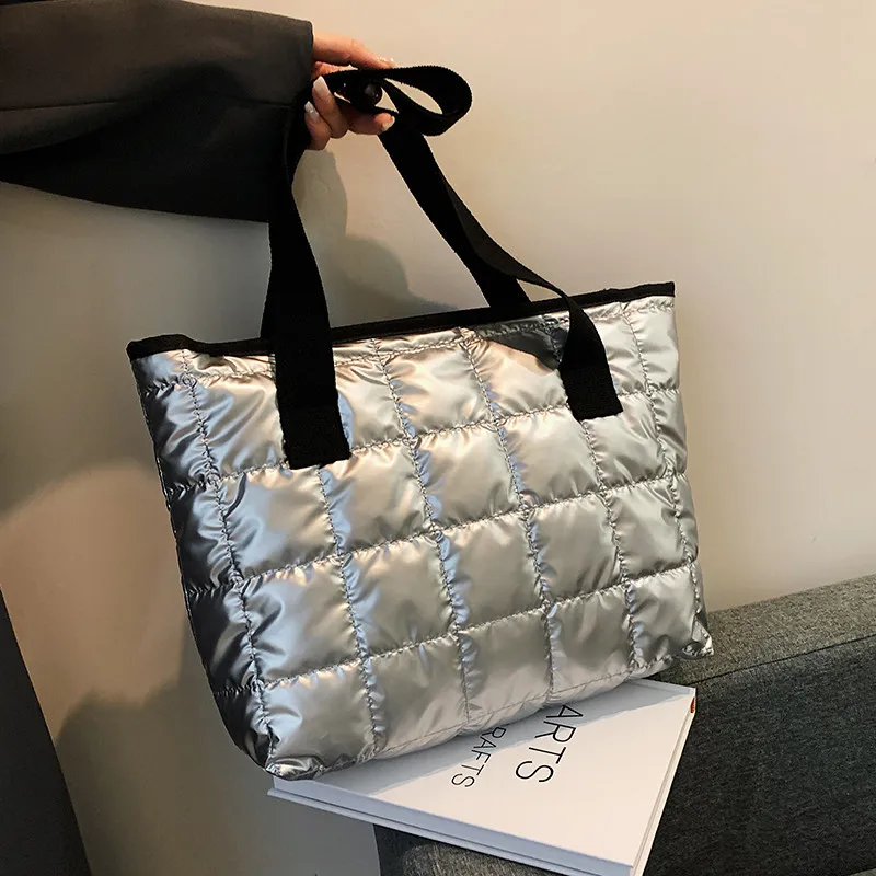 

2022 New Cotton Tote Handbags Fashion Winter Quilted Travel Shoulder Bags For Women Large Capacity Waterproof Shopping Purses