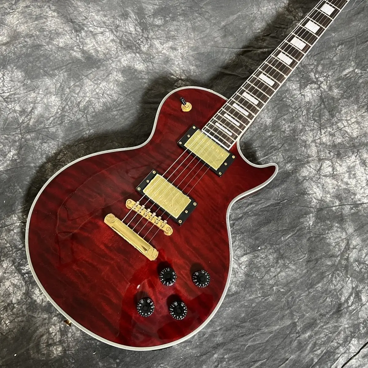 

Pattern Electric Guitar Peach Blossom Heart Body Neck Rose Wood Fingerboard