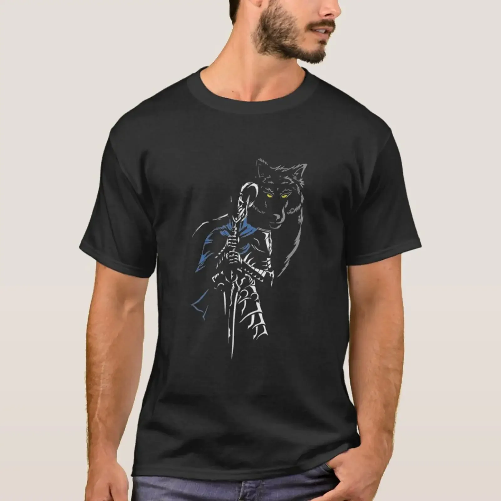 Фото Классическая футболка Artorias and Sif Dark Souls, винтажная, с эффектом потертости, удобная, с графическим принтом, слегка дышащая, универсальная, стильная, унисекс. №1