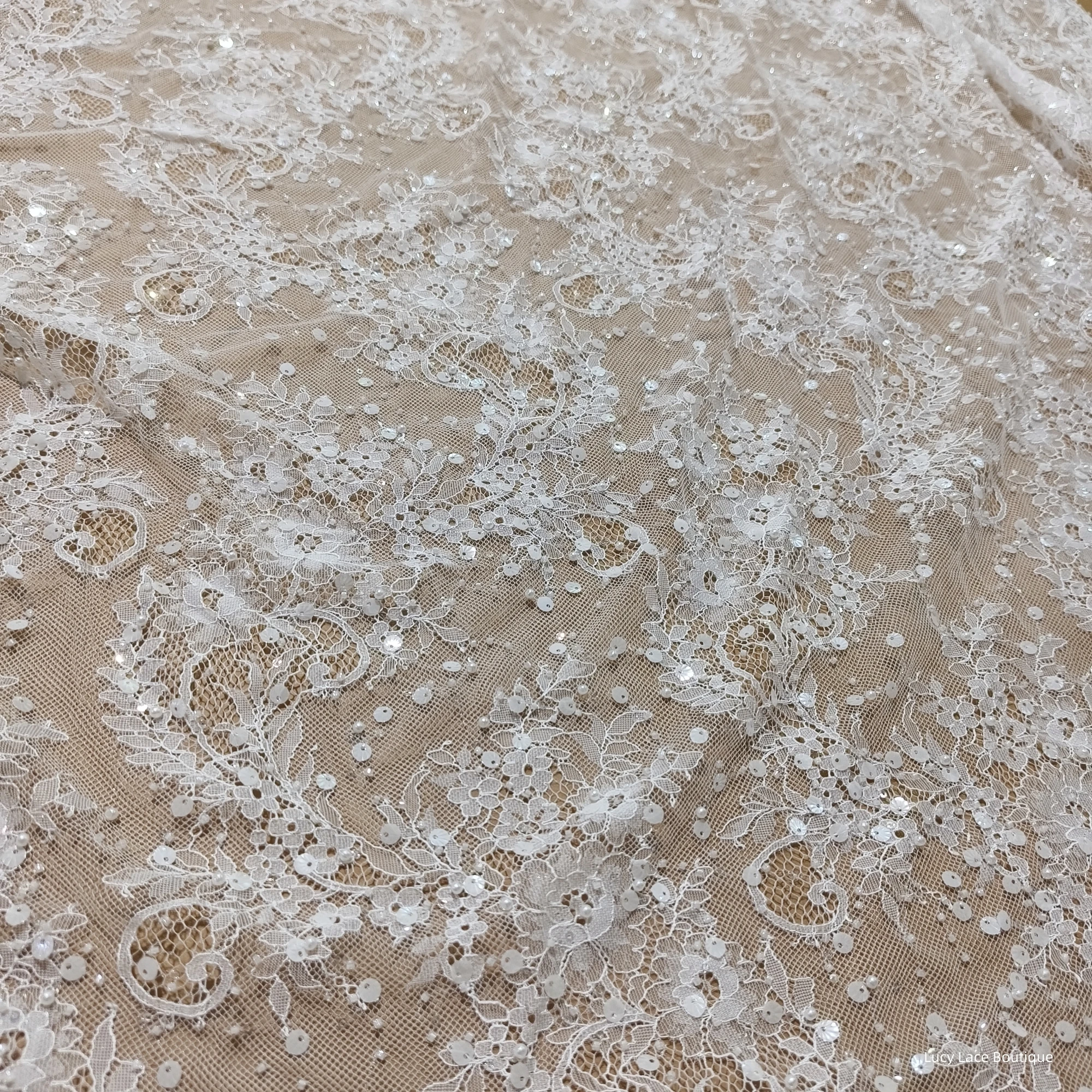 Французское кружево Шантильи с бусинами и блестками Ширина 1 5 м длина 3 белое для