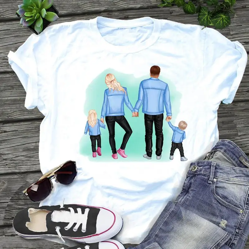 

Женская футболка в стиле 90-х с акварельным принтом