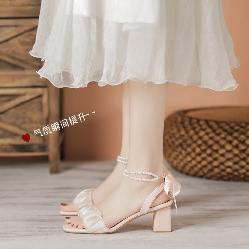 

Сандалии женские на платформе с пряжкой и жемчугом, босоножки на квадратном каблуке, модная обувь на низком каблуке, квадратный носок