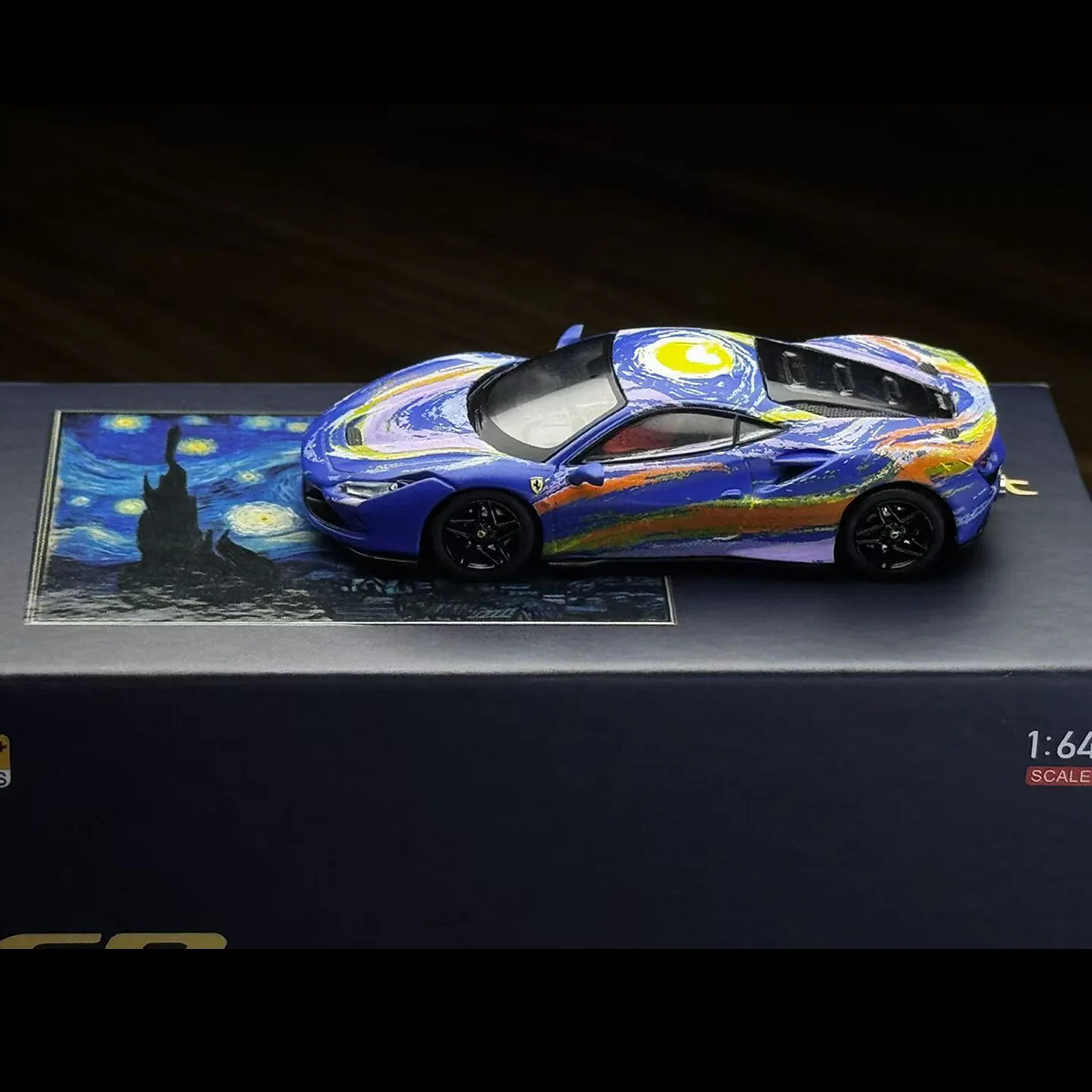 Фото В наличии 1:64 миниатюрная модель автомобиля Karium F8 Tributo Van Gogh из литого под давлением сплава, украшение для взрослых, игрушка для мальчиков, подарок на день рождения для детей. №5