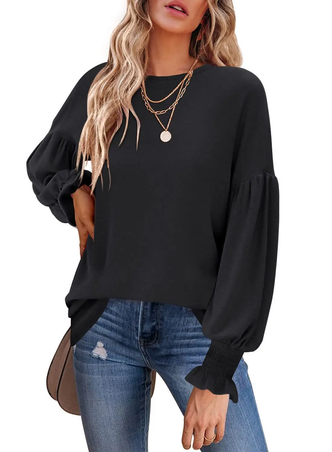 

2022 women's jacket autumn and winter new round-necked wrinkled lantern sleeve long European and n t-shirt black