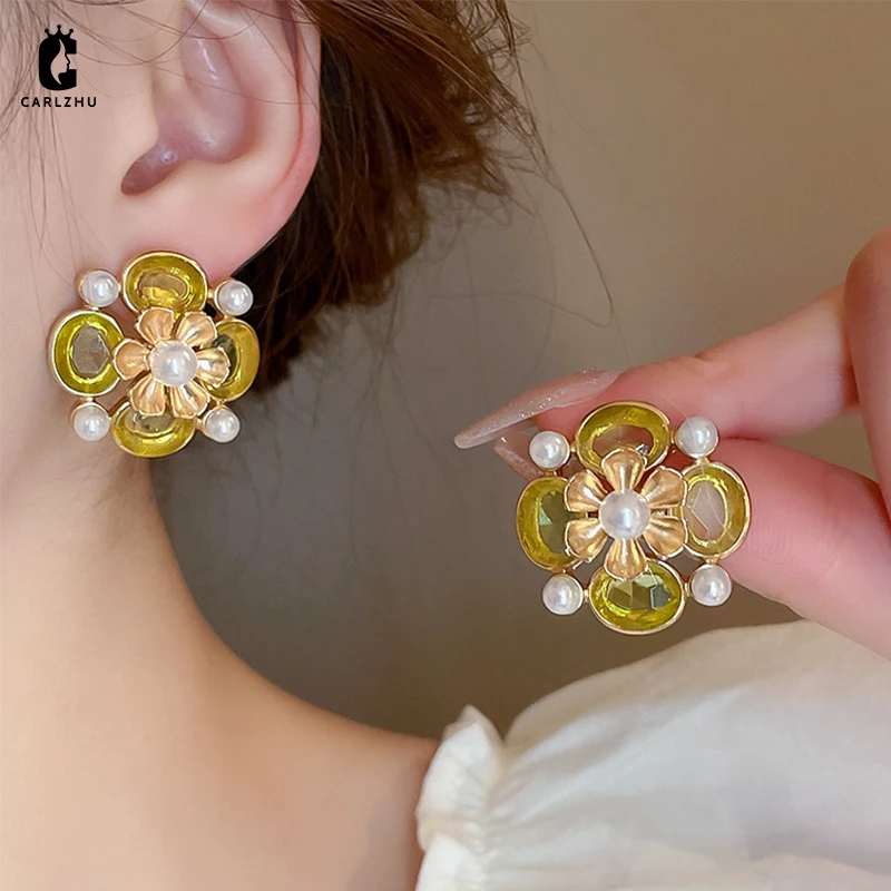 

Light Luxury Fashion Yellow Zircon Pearl Flower Stud Earrings for Women Temperament Retro Versatile Party Jewelry