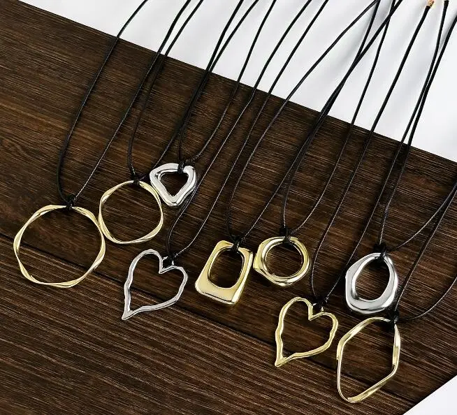 

Big Heart Pendant Necklace Chunky Alloy Love Heart Geometric Choker Necklace Aesthetic Jewelry For Women Girl