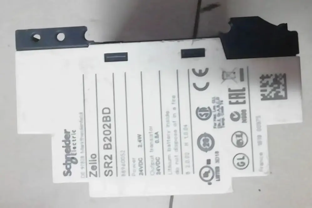 Новый 20-битный логический контроллер SR2 B202BD Zelio с панелью напряжения 24 В