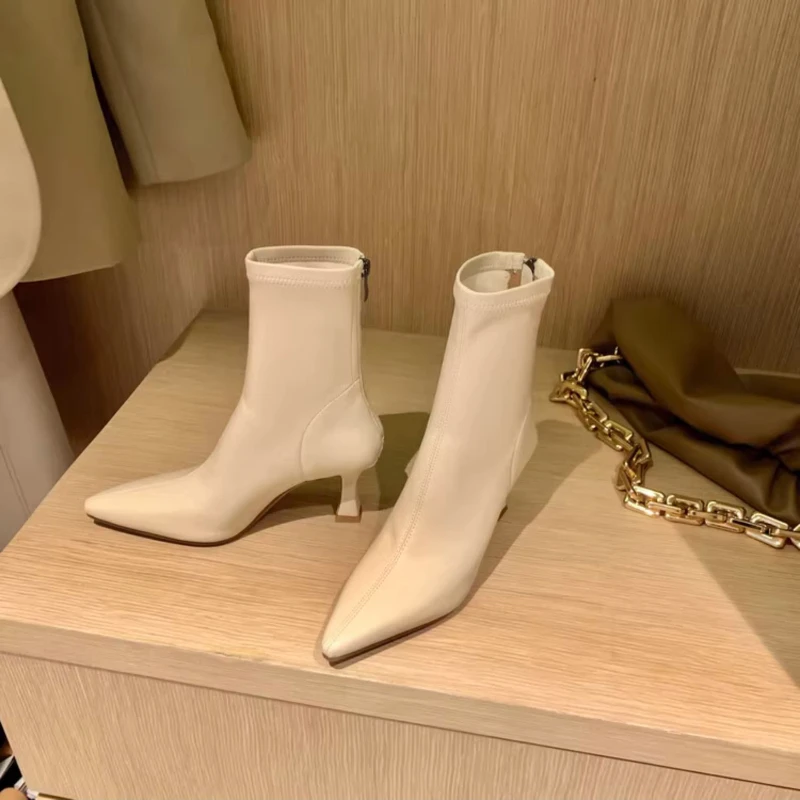 Женские ботильоны из натуральной кожи с острым носком на тонком высоком каблуке