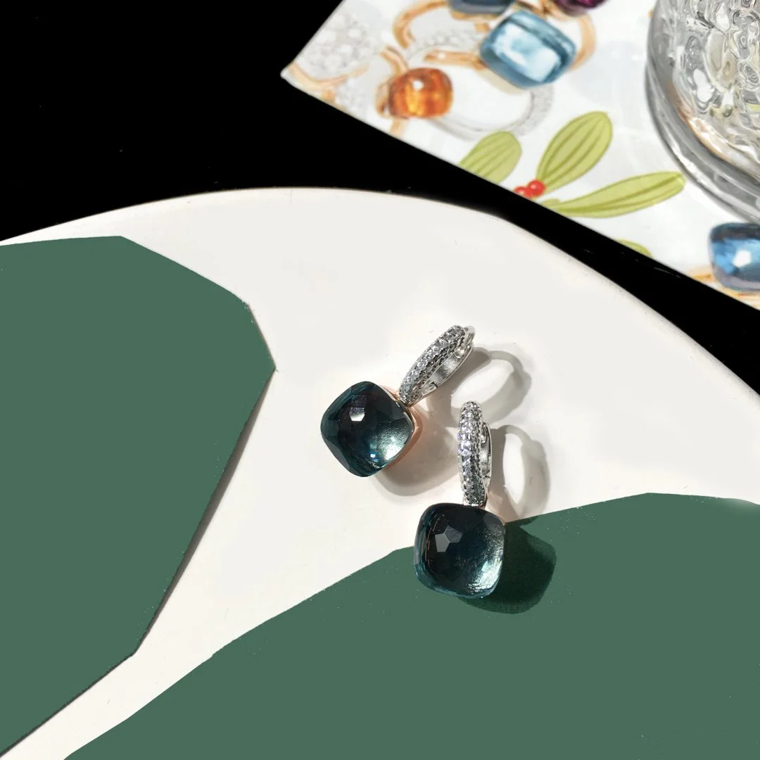 Женские серьги-гвоздики из серебра 2022 пробы с бриллиантами