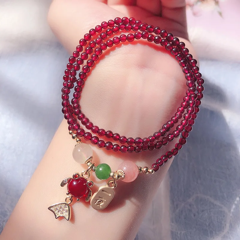 

New women's bracelet natural garnet agate beads in a stylish retro style