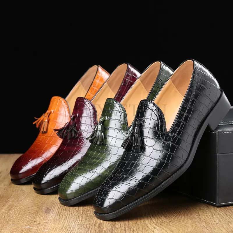 

Мужские деловые классические туфли оксфорды из кожи с острым носком на низком каблуке с бахромой и резьбой однотонные дышащие топы